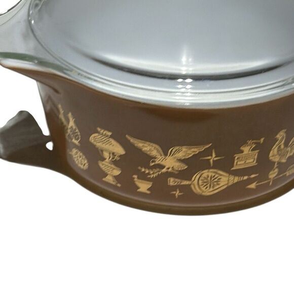 Vintage Pyrex Early American casserole dish with a lid - Picture 2 of 6